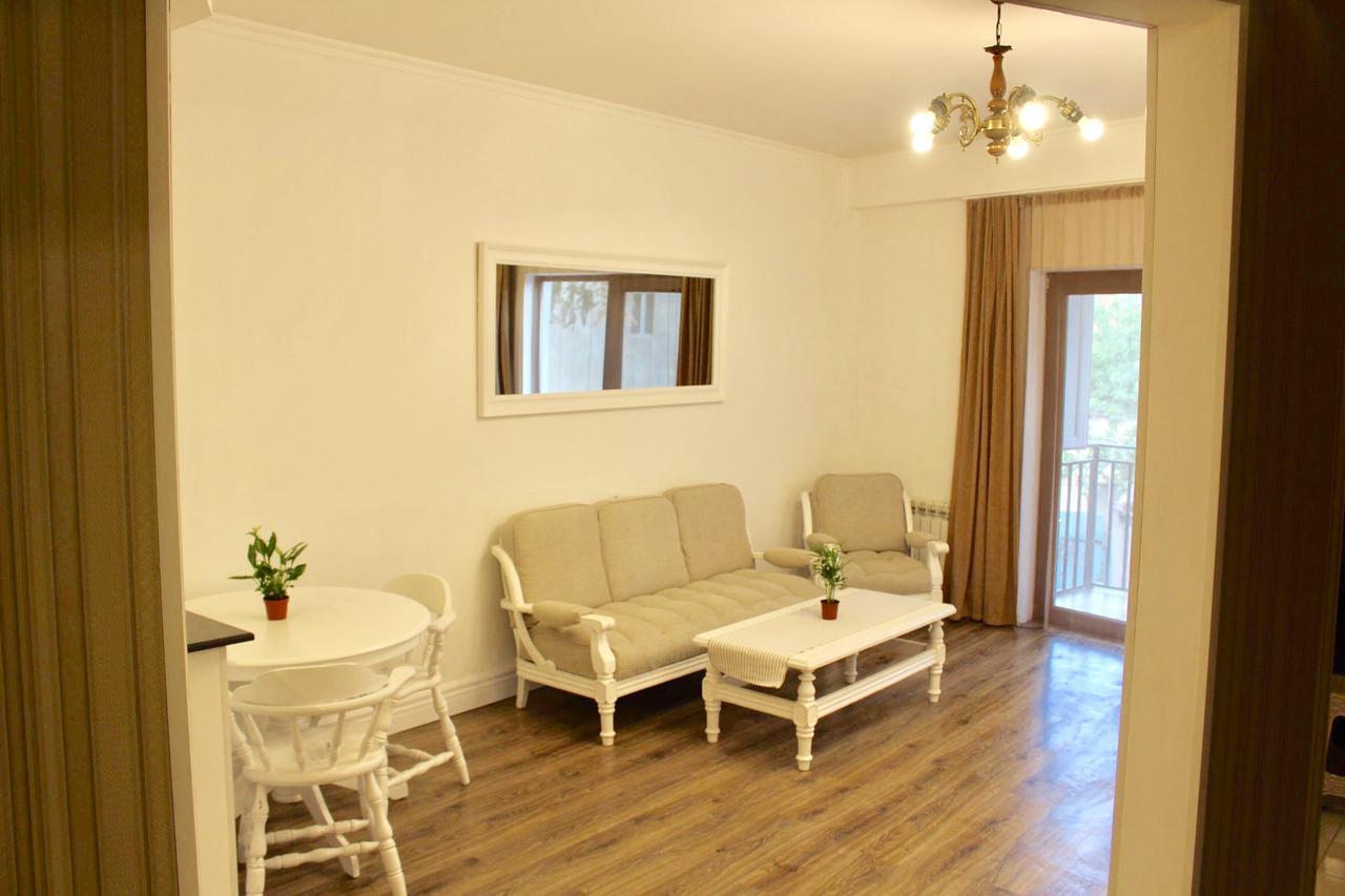 Genacvale Apartment Tbilisi ภายนอก รูปภาพ